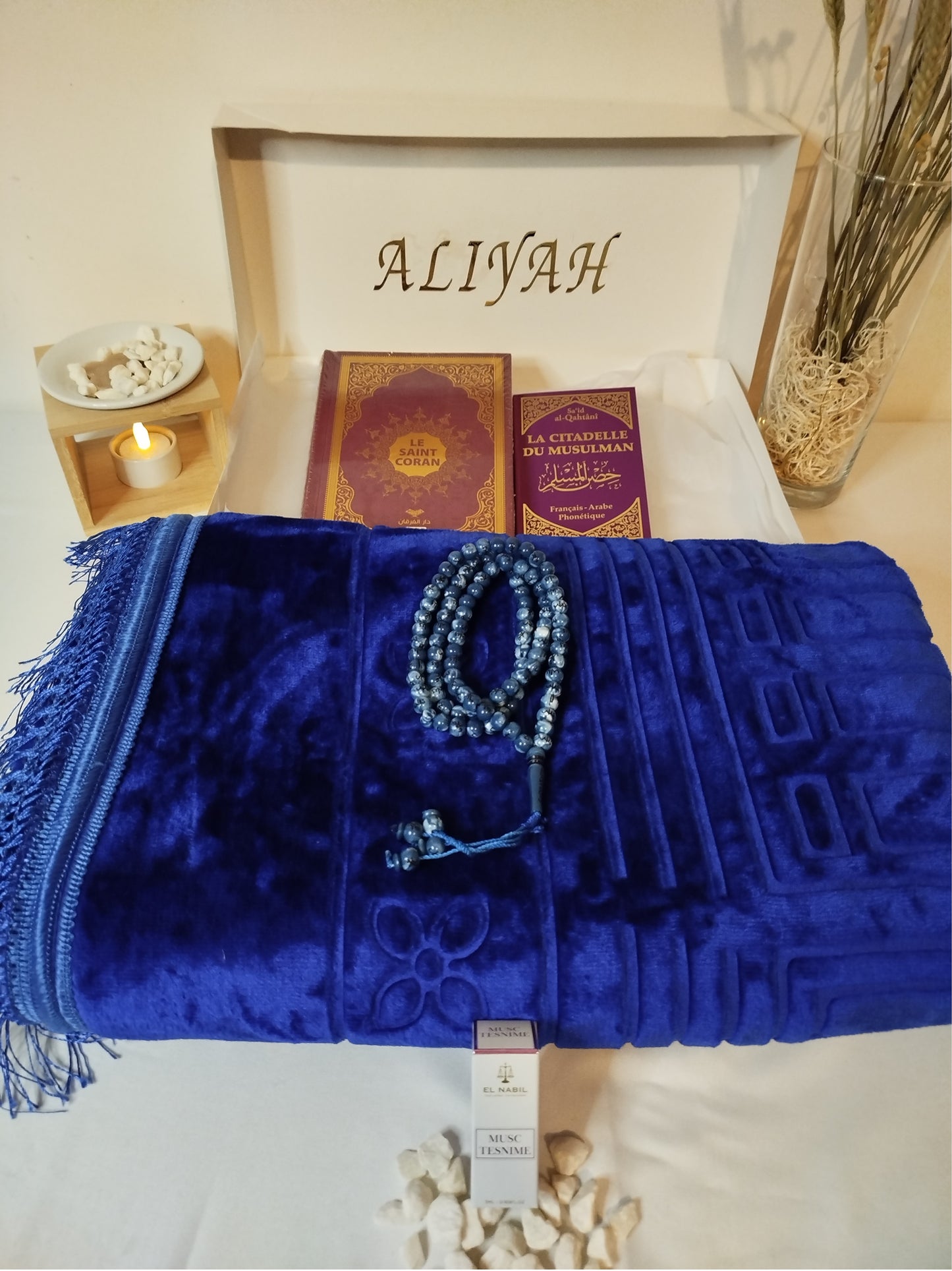 Coffret prière personnalisé confort femme le Saint Coran la citadelle du musulman le tapis de prière personnalisable un musc tesnime et un tasbih islamique