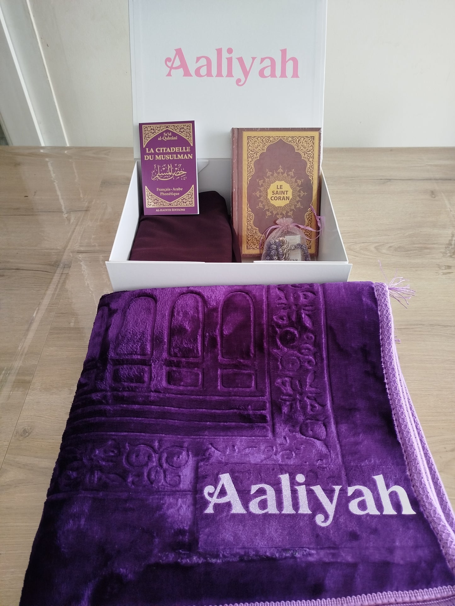 Coffret prière personnalisé complet prière femme le Saint Coran Jilbab habit de prière tapis de prière personnalisable citadelle du musulman tasbih musc