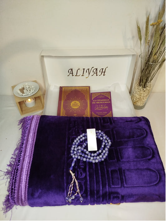 Coffret prière personnalisé confort femme le Saint Coran la citadelle du musulman le tapis de prière personnalisable  un musc tesnime et un tasbih islamique